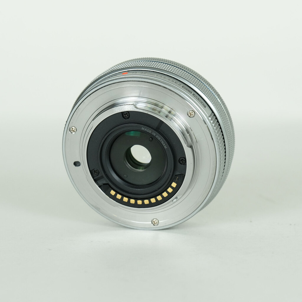 OLYMPUS M.ZUIKO DIGITAL ED 14-42mm F3.5-5.6 EZ シルバーの出品