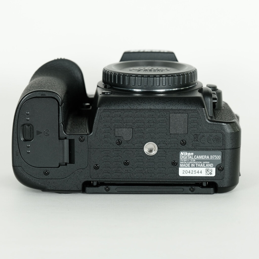 Nikon D7500
