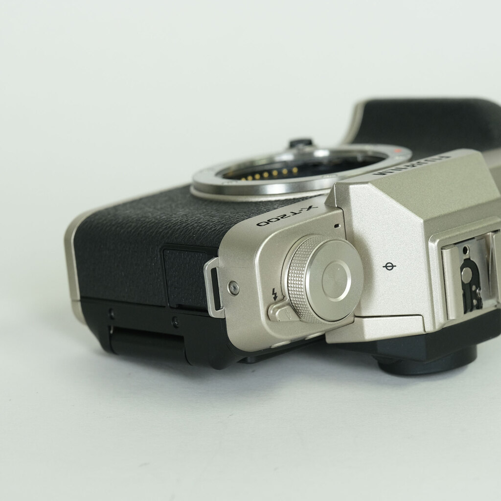 FUJIFILM X-T200 ボディ シャンパンゴールド