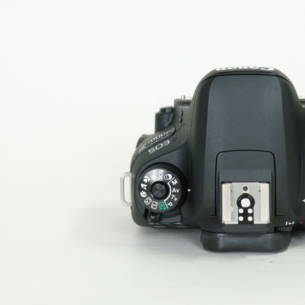 Canon EOS 9000D
