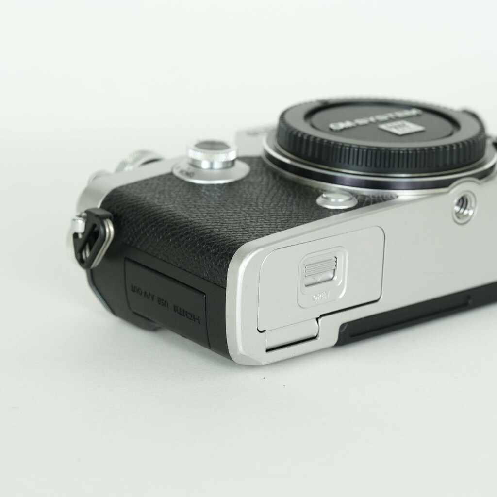 OLYMPUS PEN-F