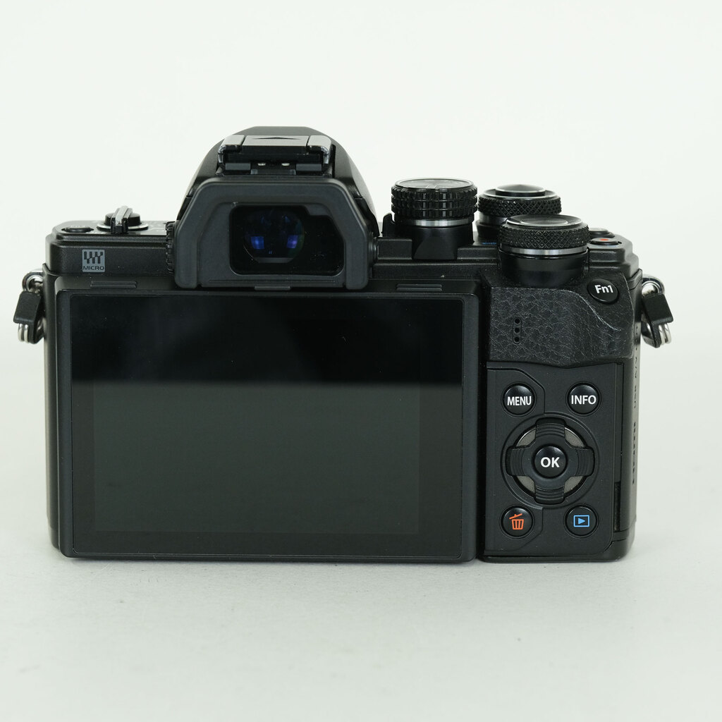 OLYMPUS OM-D E-M10 Mark II