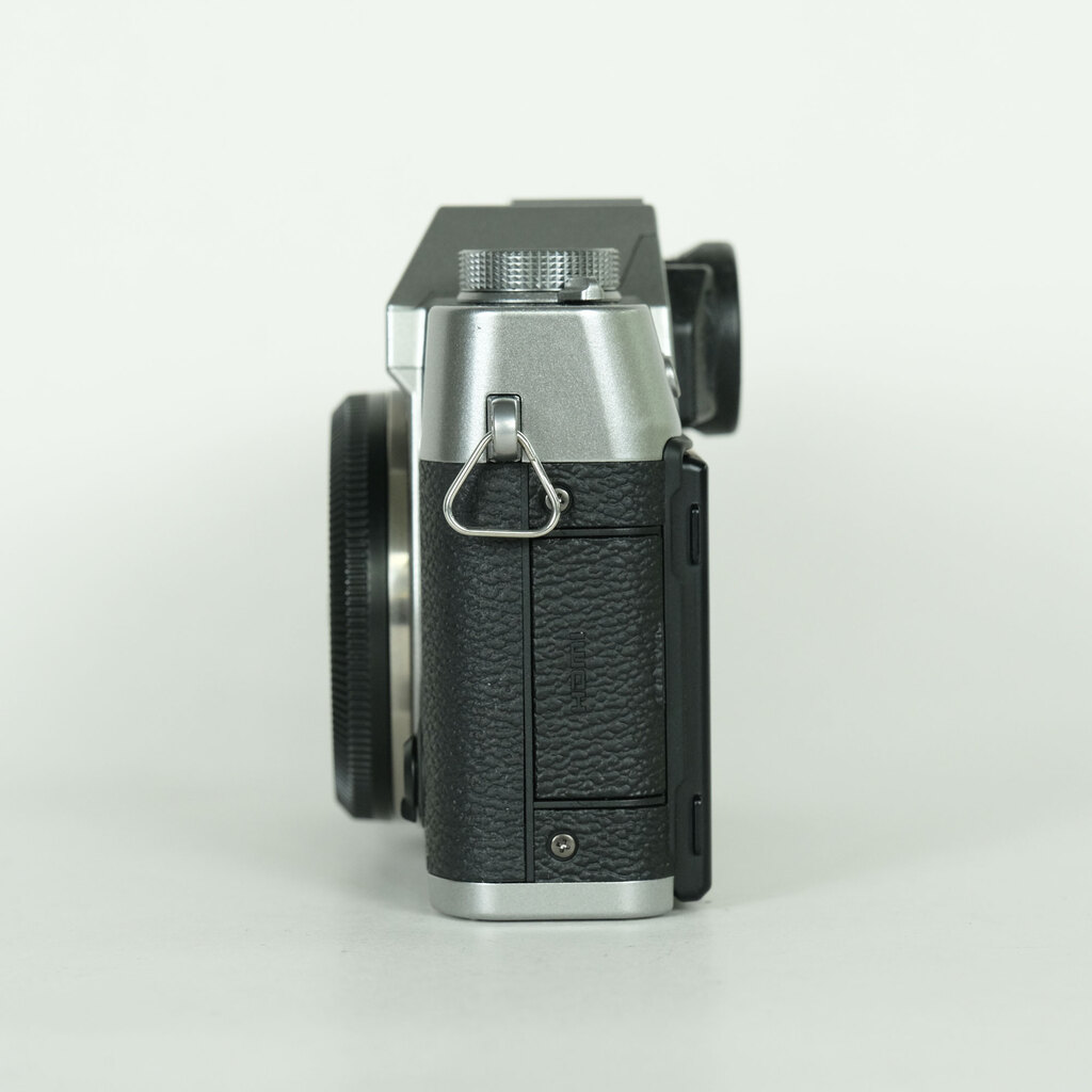 FUJIFILM X-T30 [�{�f�B �V���o�[]