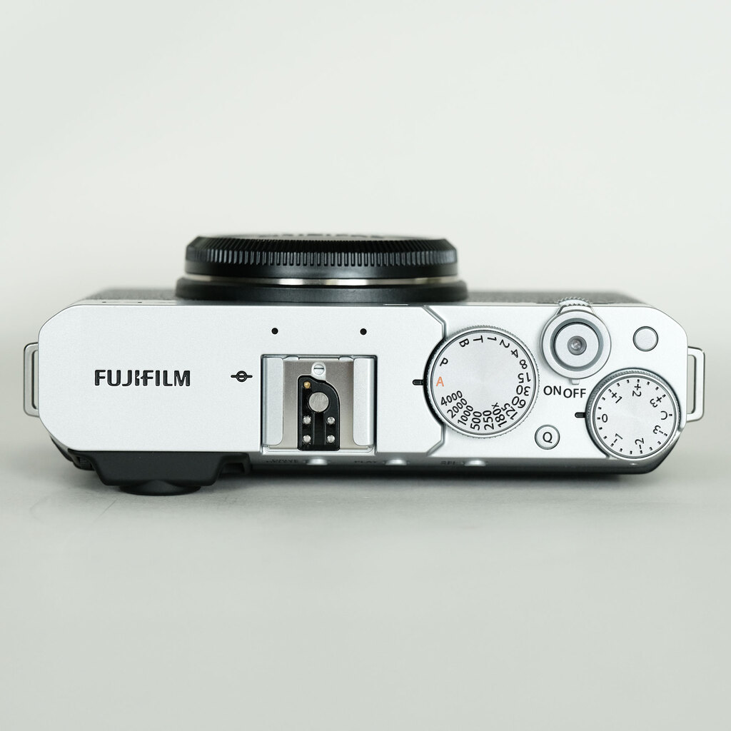 FUJIFILM X-E4
