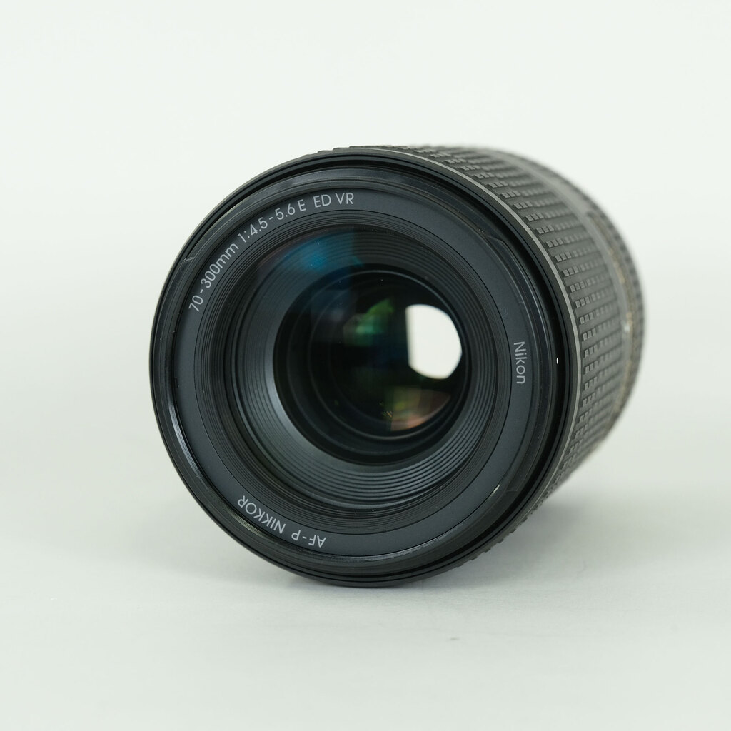 Nikon AF-P NIKKOR 70-300mm f/4.5-5.6E ED VR Nikon AF-P NIKKOR 70-300mm f/4.5-5.6E ED VR