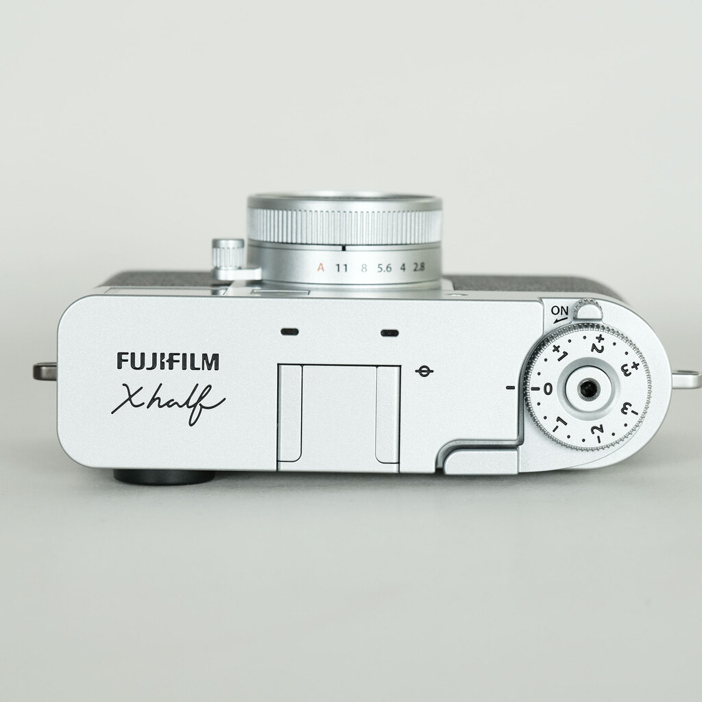FUJIFILM X half X-HF1