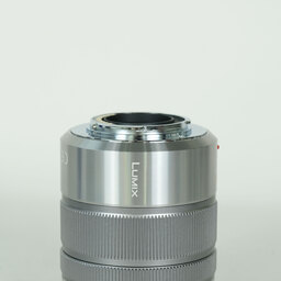 Panasonic LUMIX G VARIO 45-150mm / F4.0-5.6 ASPH. / MEGA O.I.S.