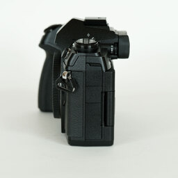 OLYMPUS OM-D E-M1 Mark II