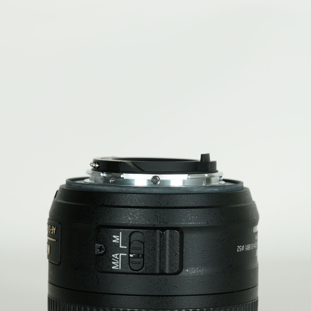 Nikon AF-S DX NIKKOR 35mm f/1.8G Nikon AF-S DX NIKKOR 35mm f/1.8G