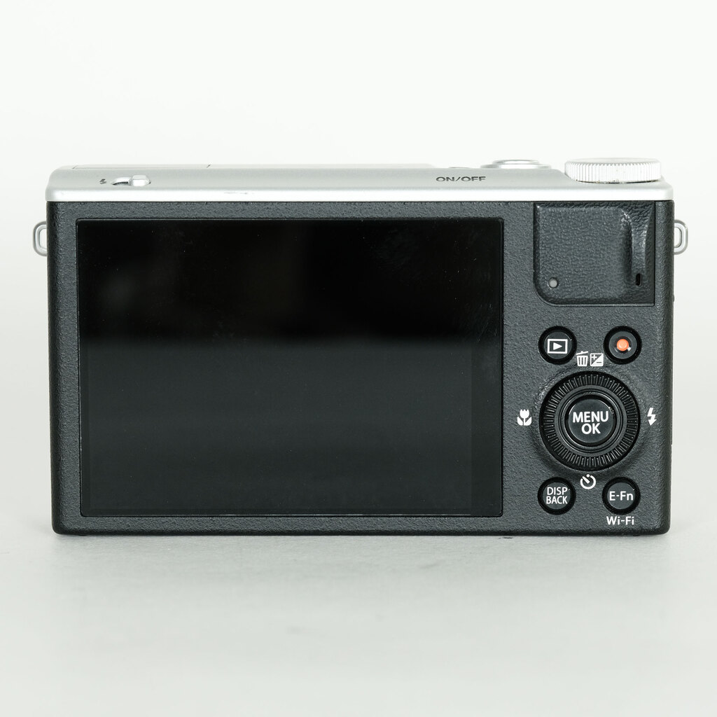 FUJIFILM XQ2 シルバー