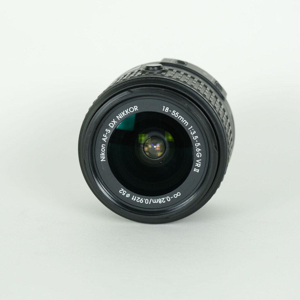Nikon AF-S DX NIKKOR 18-55mm f3.5-5.6G VR II