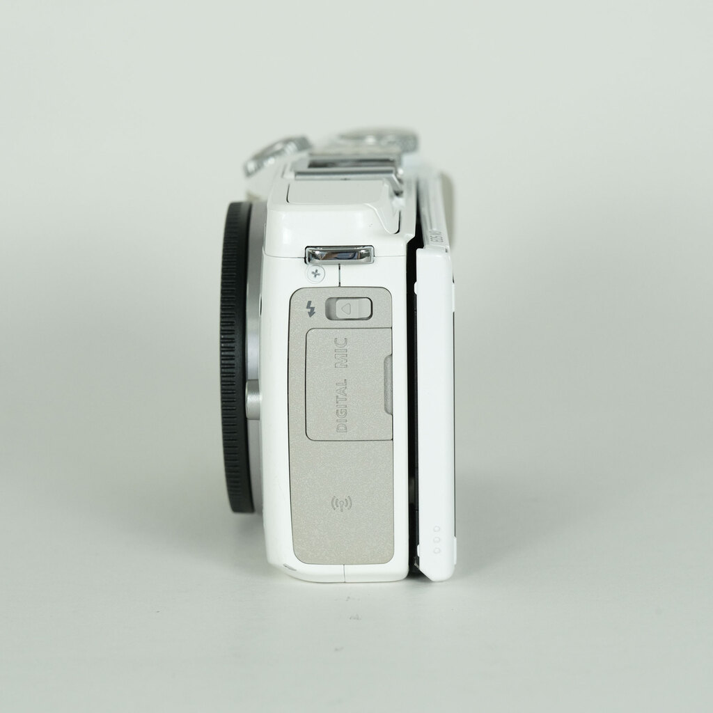 Canon EOS M3 ボディ ホワイトの出品 | ONE SCENE（ワンシーン）