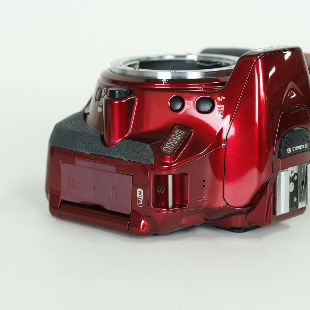 Nikon D5500 ボディ レッド