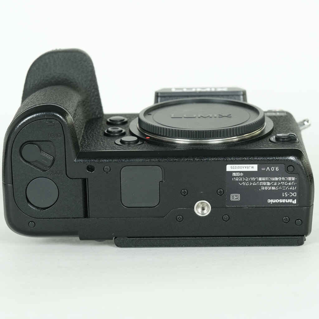 Panasonic LUMIX DC-S1 Panasonic LUMIX DC-S1