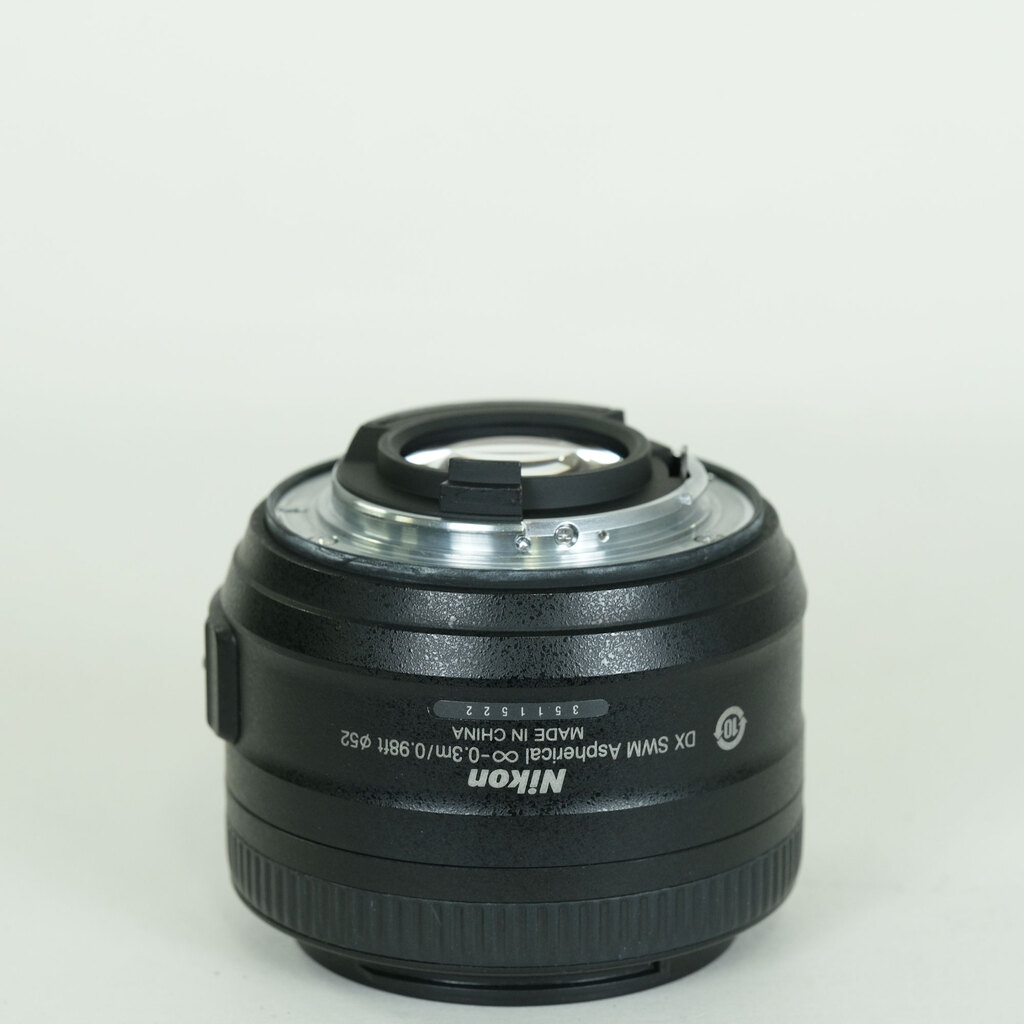 Nikon AF-S DX NIKKOR 35mm f/1.8G Nikon AF-S DX NIKKOR 35mm f/1.8G