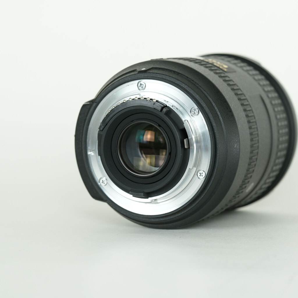 Nikon AF-S DX NIKKOR 18-200mm F3.5-5.6G ED VR II Nikon AF-S DX NIKKOR 18-200mm F3.5-5.6G ED VR II