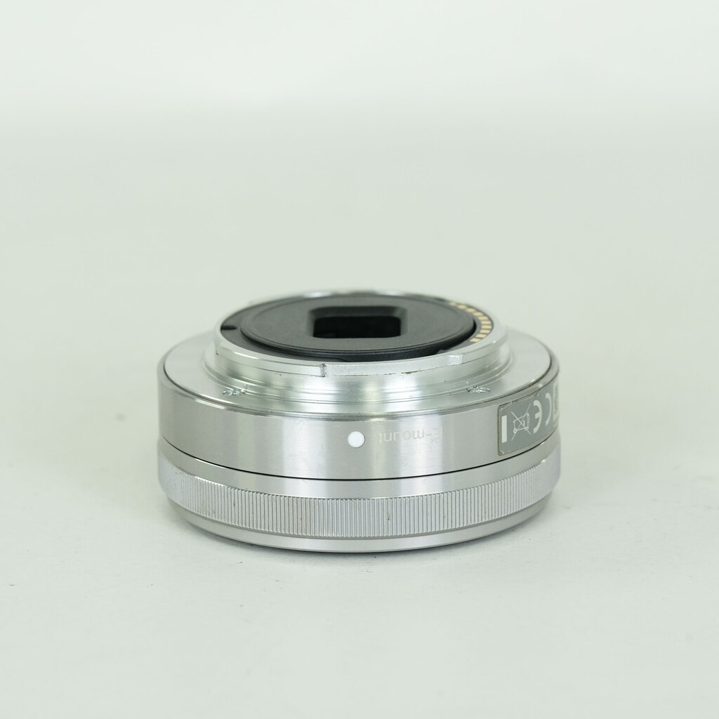 SONY E 16mm F2.8 SEL16F28