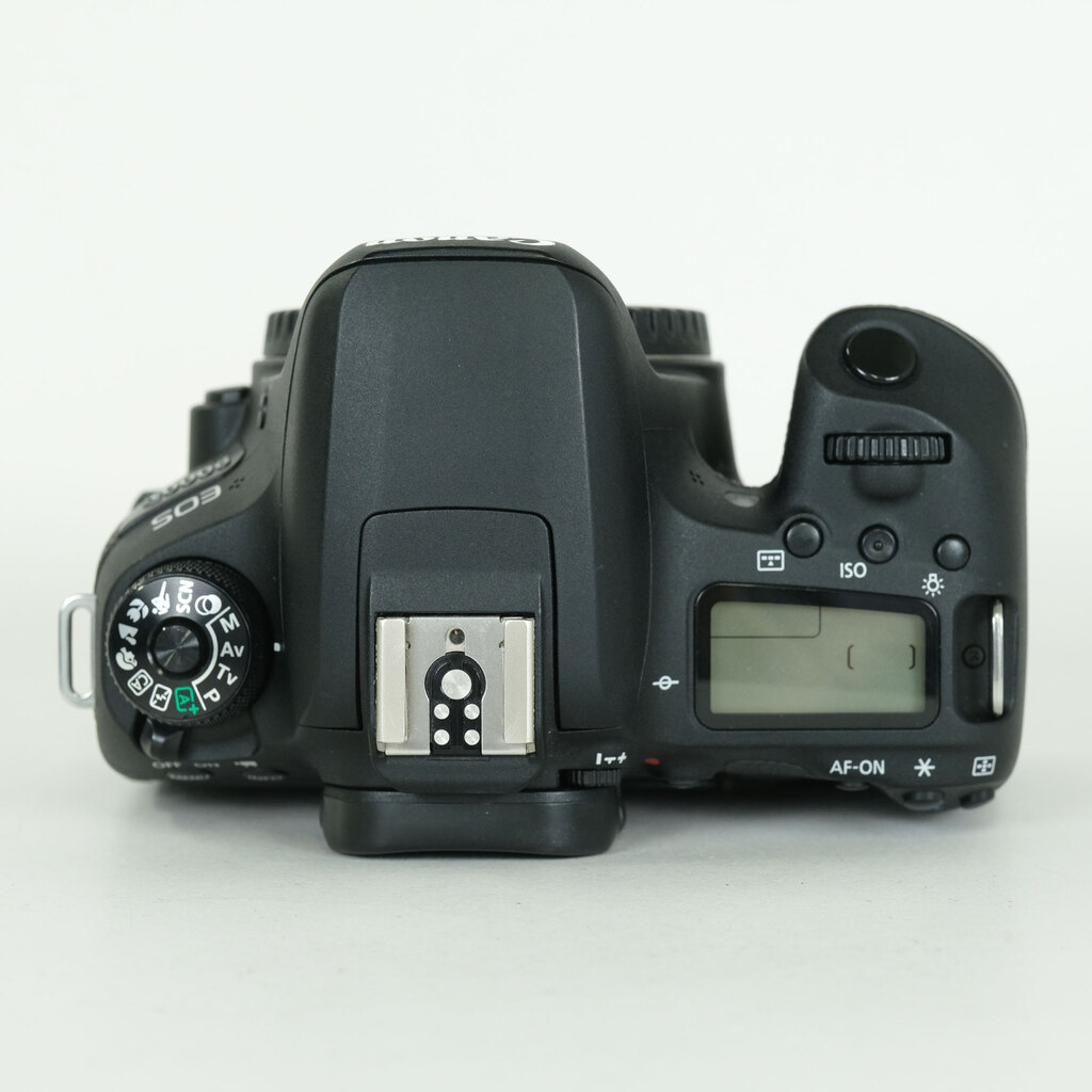 Canon EOS 9000D Canon EOS 9000D