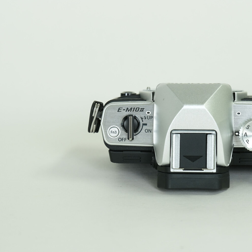 OLYMPUS OM-D E-M10 Mark II