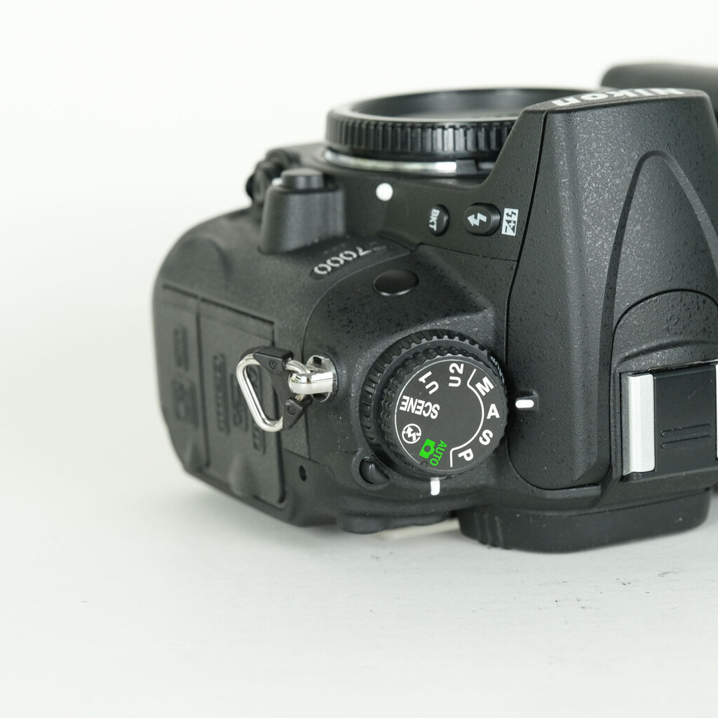 Nikon D7000の出品 | ONE SCENE（ワンシーン）