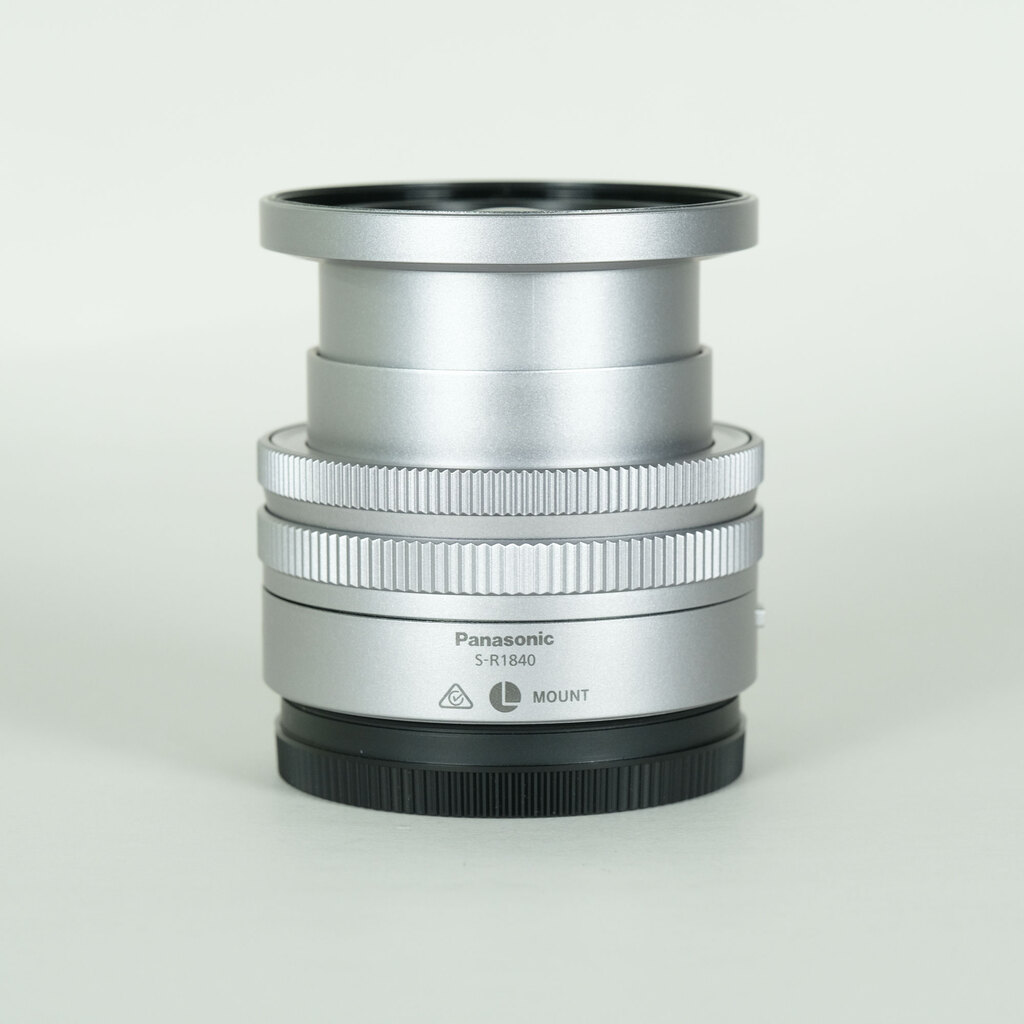 美品 LUMIX 18-40mm シルバー (販売店保証書有り) Panasonic LUMIX S 18-40mm F4.5-6.3の出品 | ONE SCENE（ワンシーン）