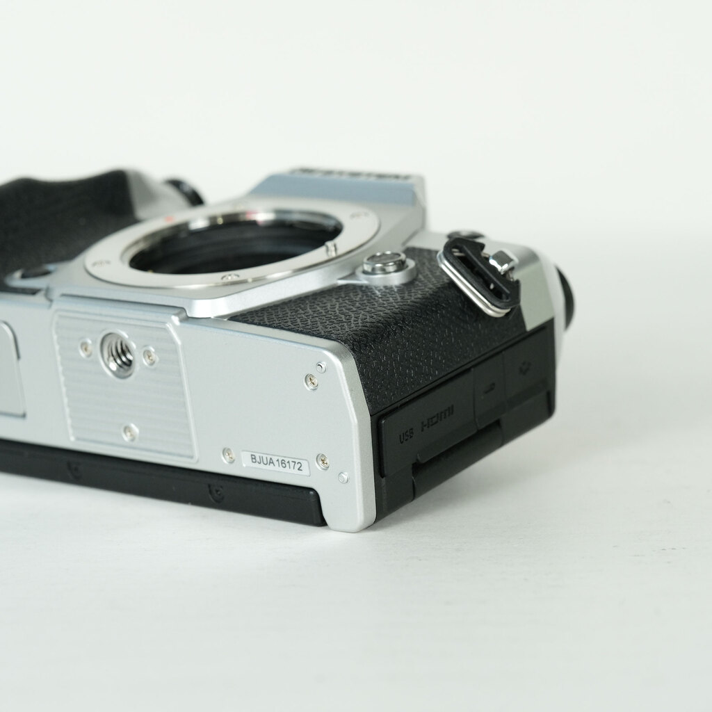 OM SYSTEM OM-5 Mark II ボディ シルバーの出品 | ONE SCENE（ワンシーン）