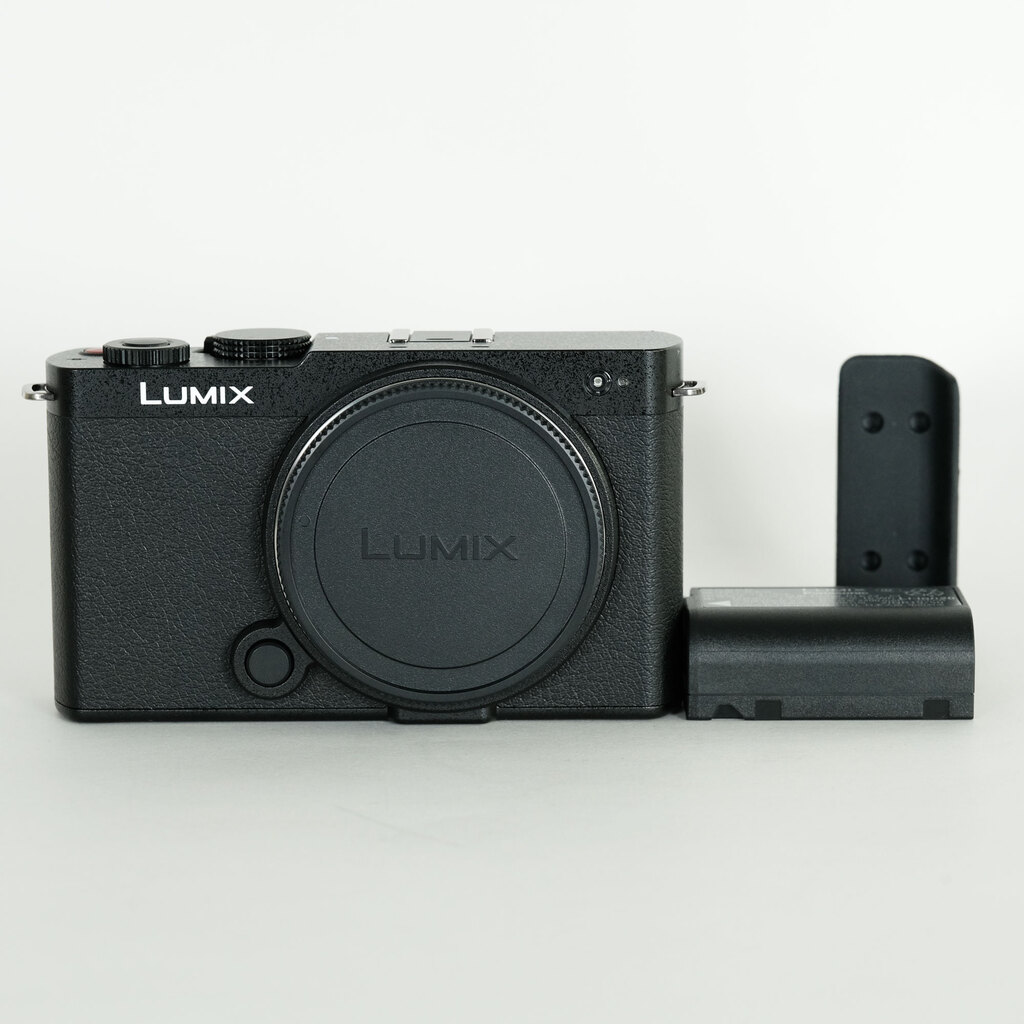 Panasonic LUMIX DC-S9