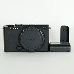 Panasonic LUMIX DC-S9