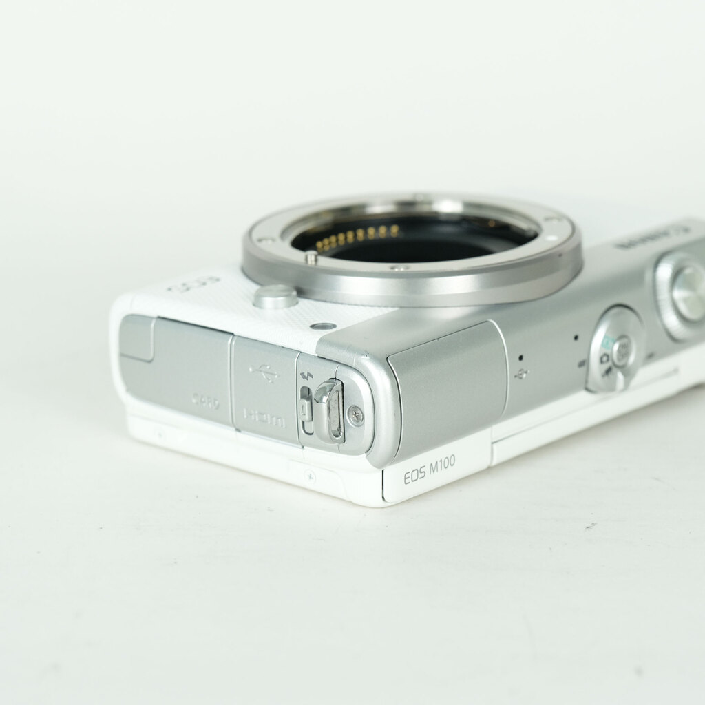 Canon EOS M100の出品 | ONE SCENE（ワンシーン）