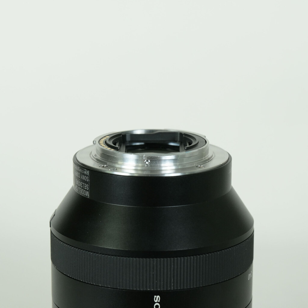 SONY FE 24-240mm F3.5-6.3 OSS SEL24240