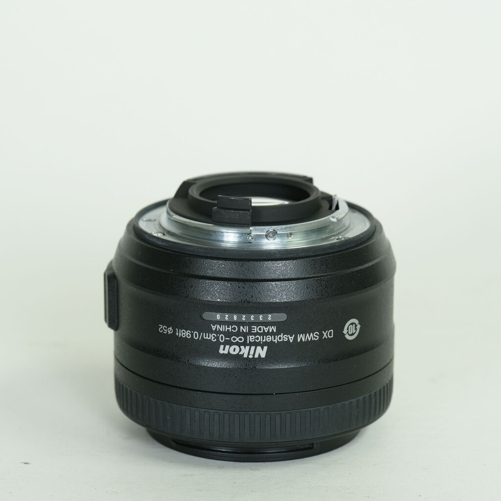 Nikon AF-S DX NIKKOR 35mm f/1.8G Nikon AF-S DX NIKKOR 35mm f/1.8G