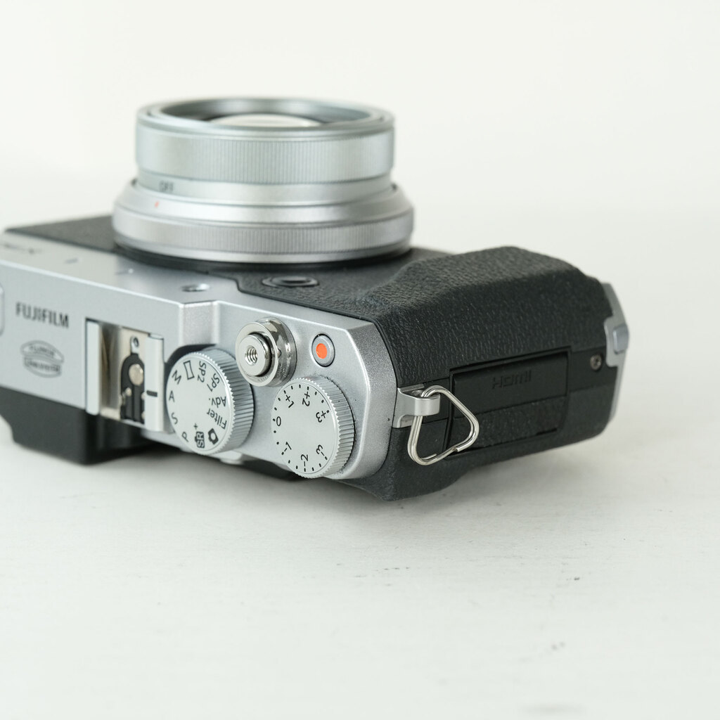 FUJIFILM X30 シルバーの出品 | ONE SCENE（ワンシーン）