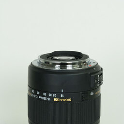 SIGMA 18-250mm F3.5-6.3 DC MACRO OS HSM (キヤノンEF用)