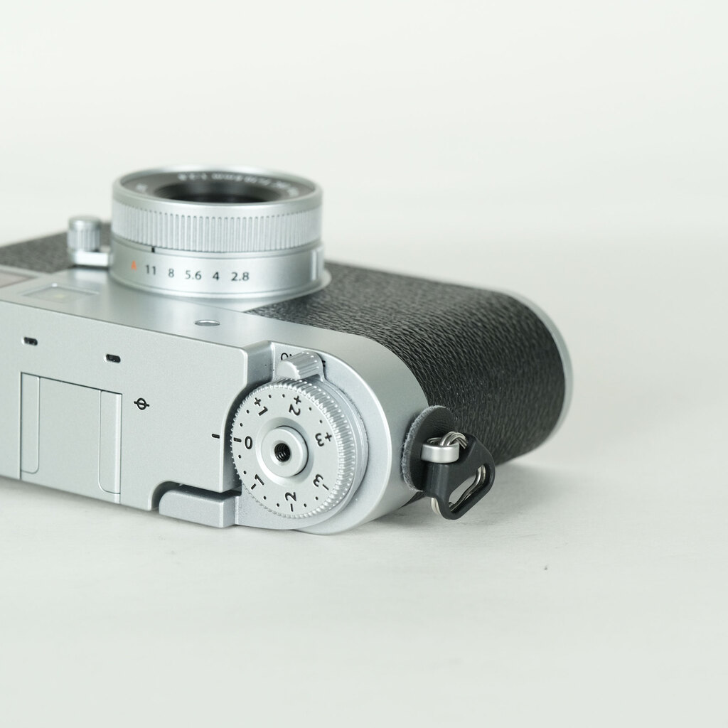 FUJIFILM X half X-HF1