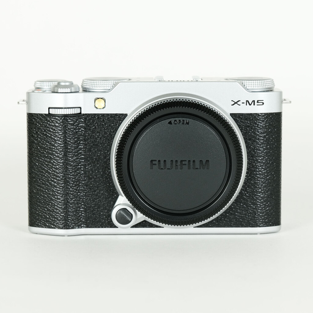 FUJIFILM X-M5