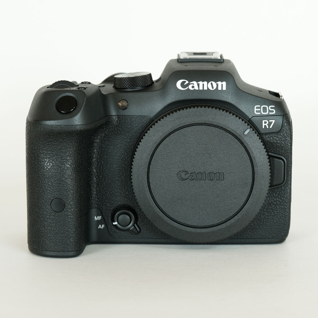 Canon EOS R7
