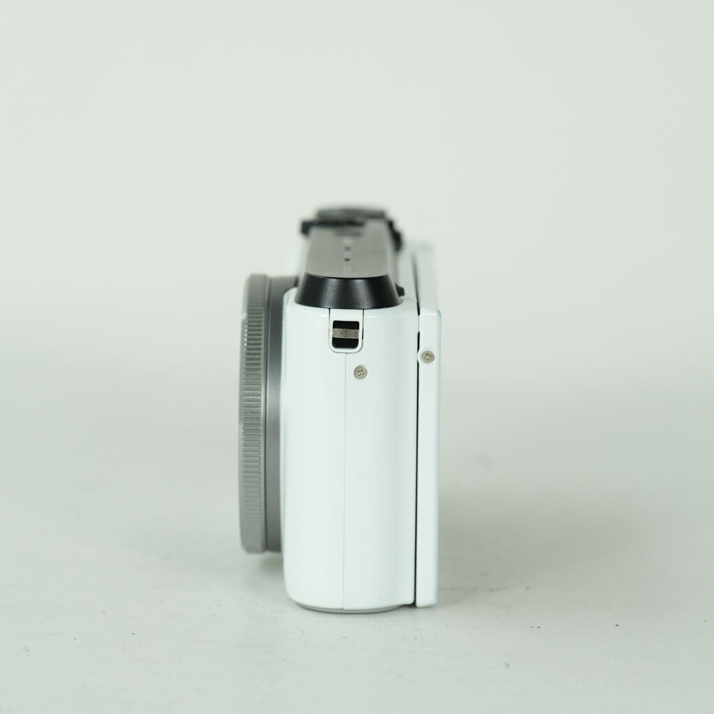 CASIO EXILIM EX-FC300SWE ホワイトの出品 | ONE SCENE（ワンシーン）