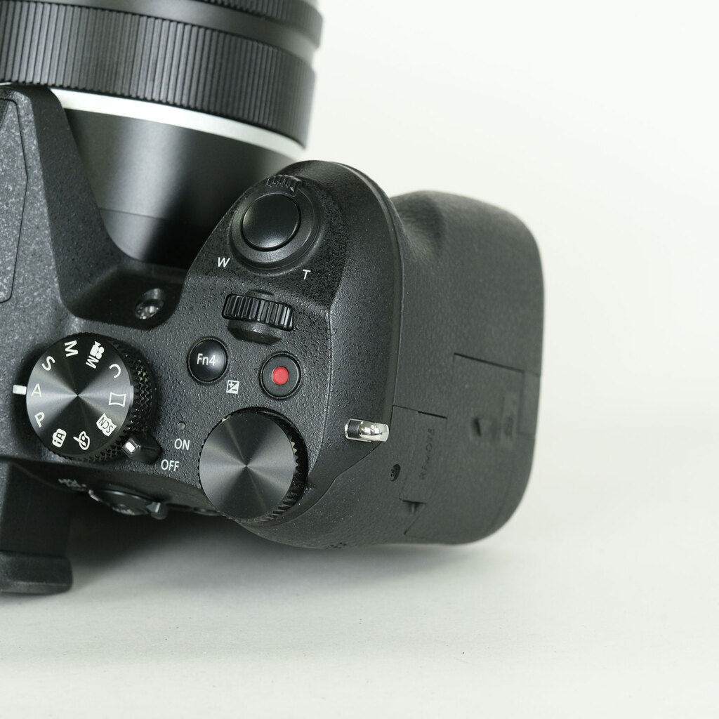 Panasonic LUMIX DMC-FZH1