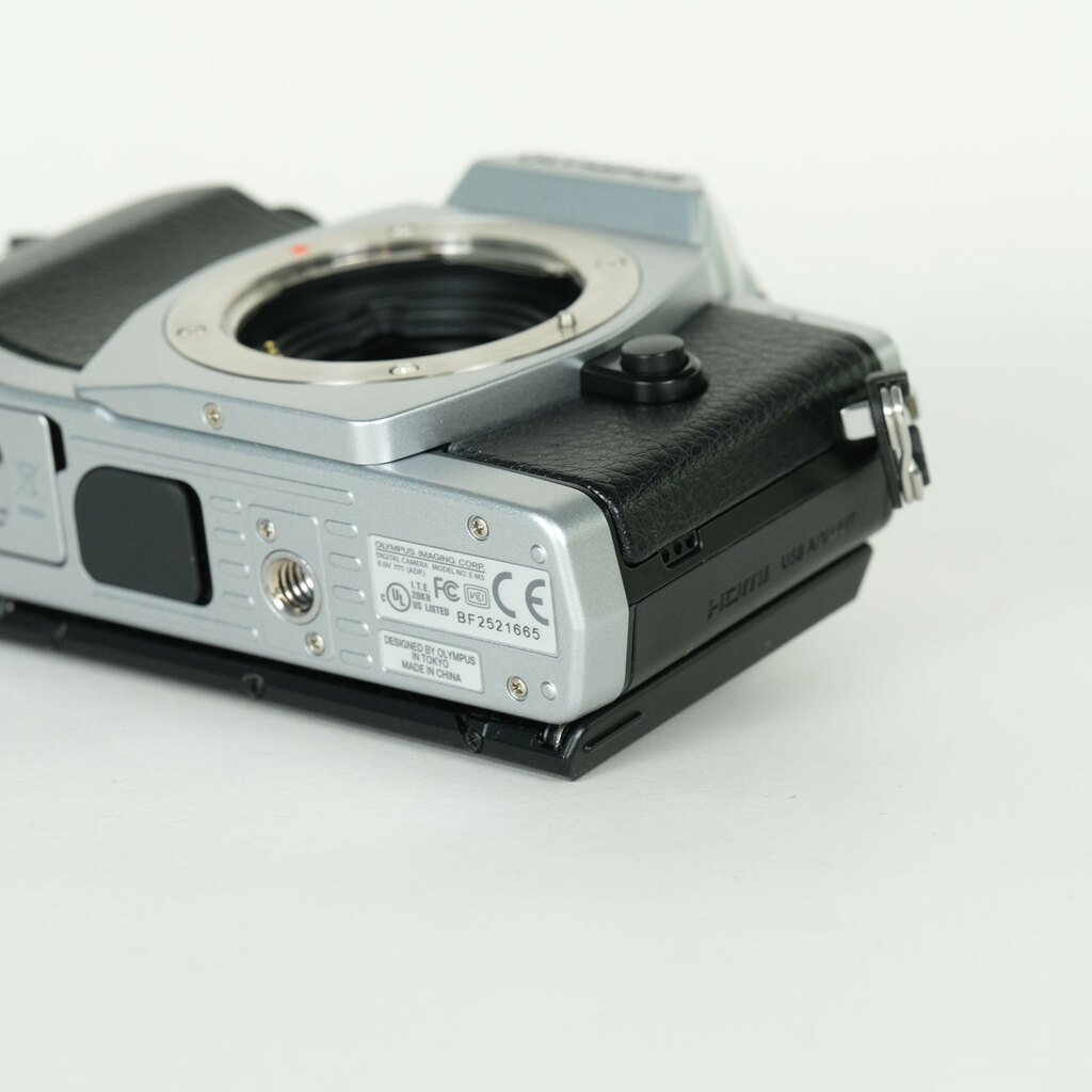 OLYMPUS OM-D E-M5 ボディ シルバー OLYMPUS OM-D E-M5 ボディ シルバー