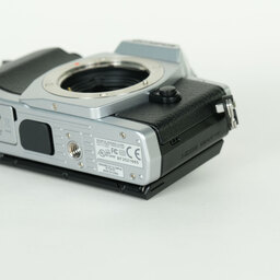 OLYMPUS OM-D E-M5 ボディ シルバー OLYMPUS OM-D E-M5 ボディ シルバー
