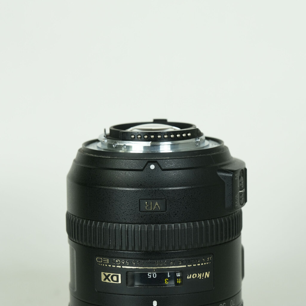 Nikon AF-S DX NIKKOR 18-200mm F3.5-5.6G ED VR II Nikon AF-S DX NIKKOR 18-200mm F3.5-5.6G ED VR II