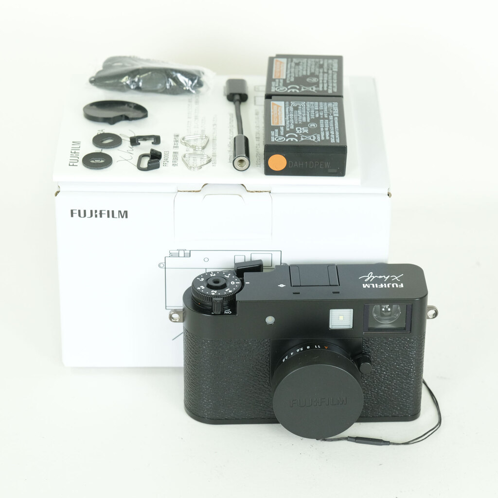 FUJIFILM X half X-HF1