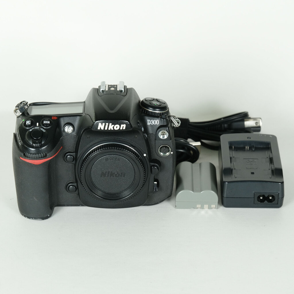 Nikon D300 ボディ