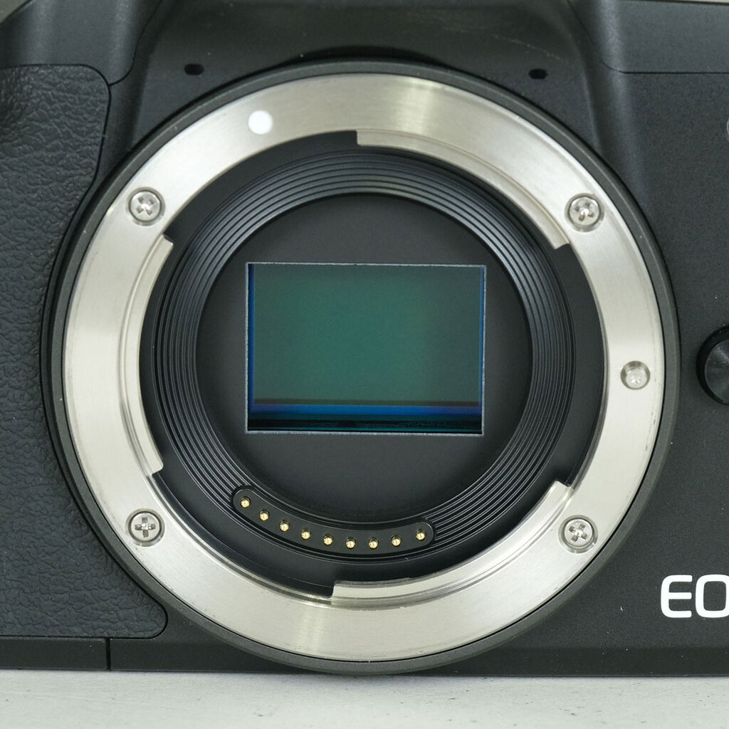 Canon EOS Kiss M2