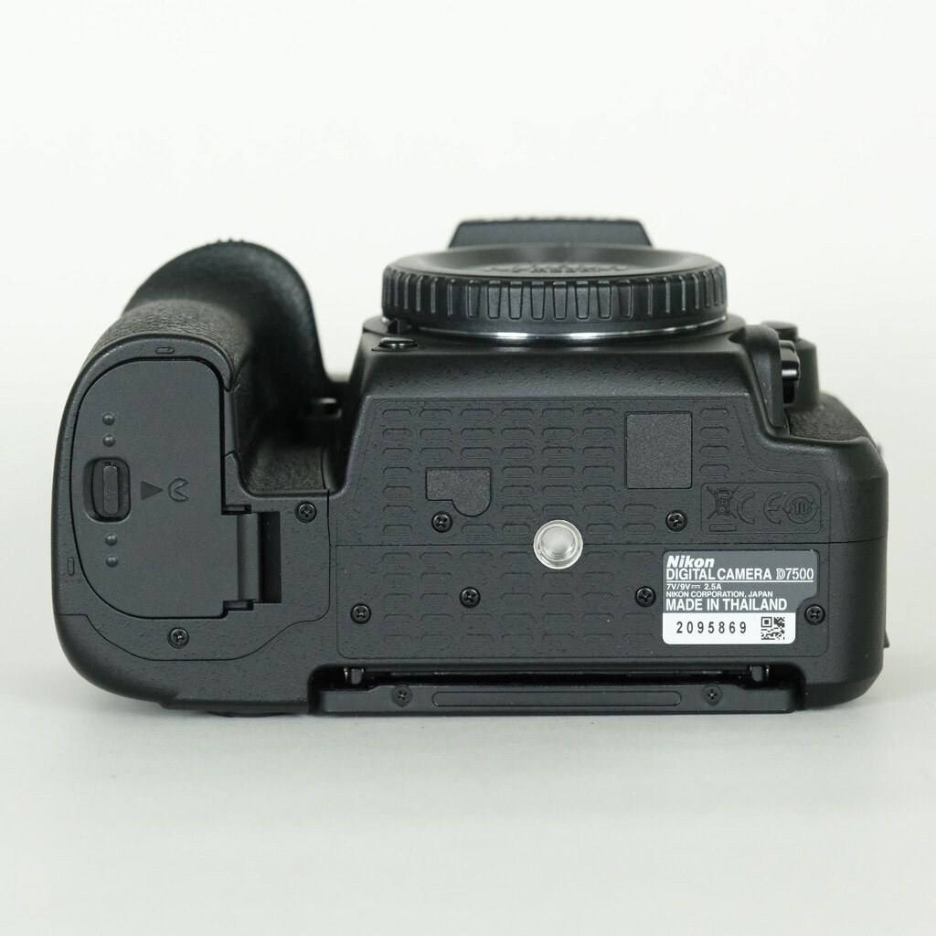 Nikon D7500