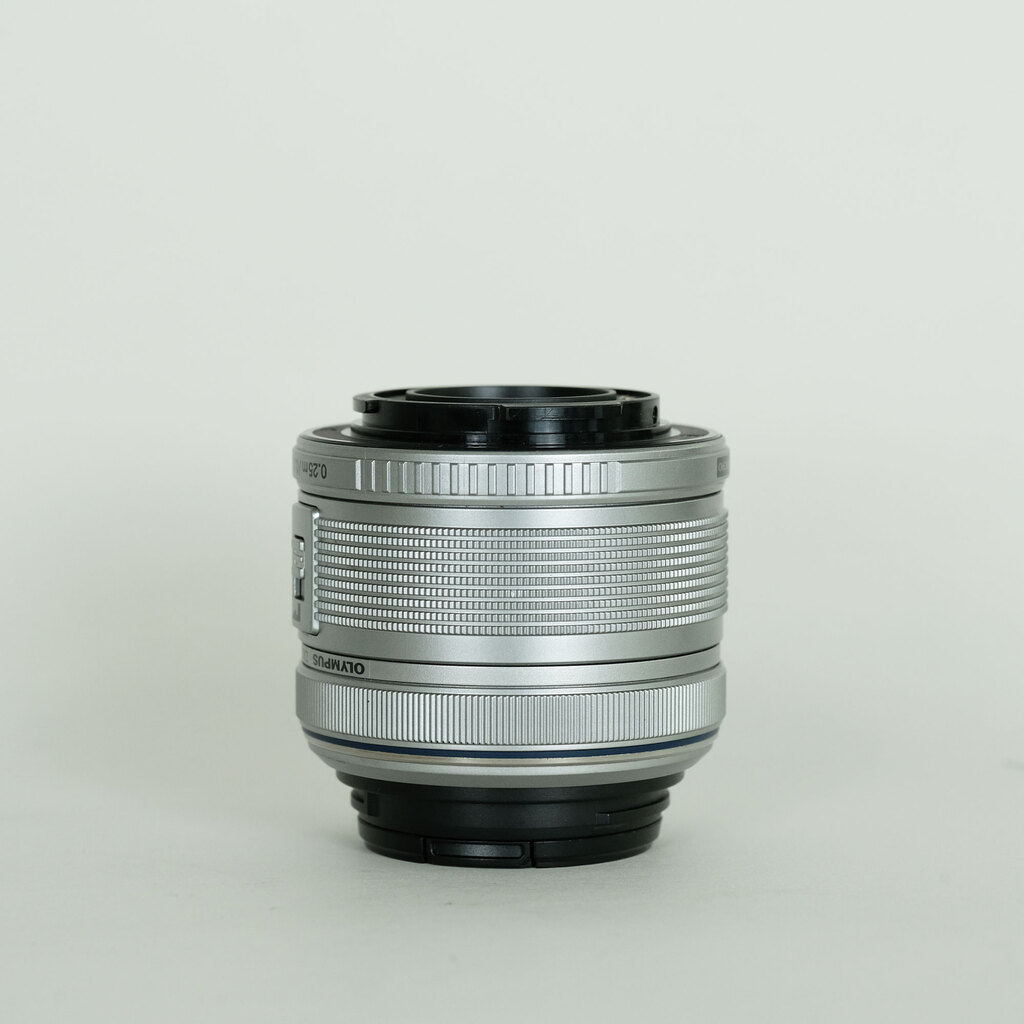 OLYMPUS M.ZUIKO DIGITAL 14-42mm F3.5-5.6IIR シルバー