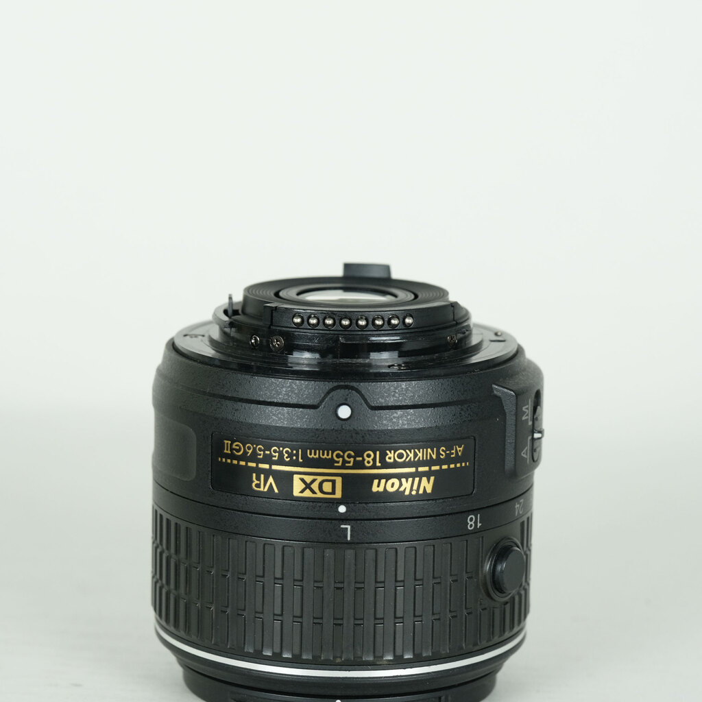Nikon AF-S DX NIKKOR 18-55mm f3.5-5.6G VR II Nikon AF-S DX NIKKOR 18-55mm f3.5-5.6G VR II