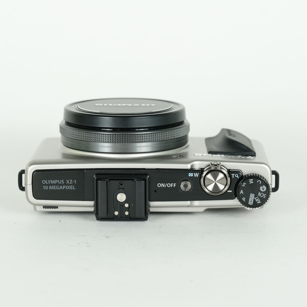 OLYMPUS XZ-1 チタニウムシルバー プレミアムキット OLYMPUS XZ-1 チタニウムシルバー プレミアムキット