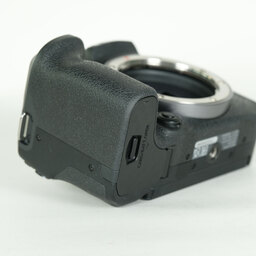 Canon EOS R10