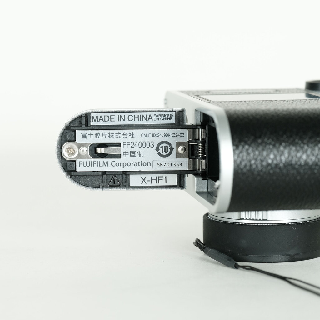 FUJIFILM X half X-HF1